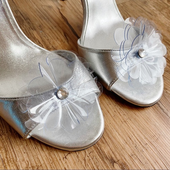 Kate Spade Giulia Silver Flower Appliqué Heels 9.5 - Picture 4 of 8